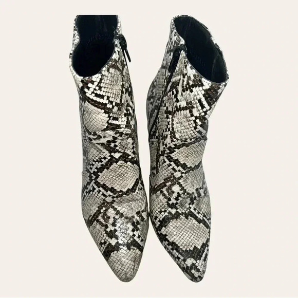 Women’s QUPID ANKLE BOOTIES FAUX SNAKE‎ SKIN SIZE 7.5 - Picture 2 of 15